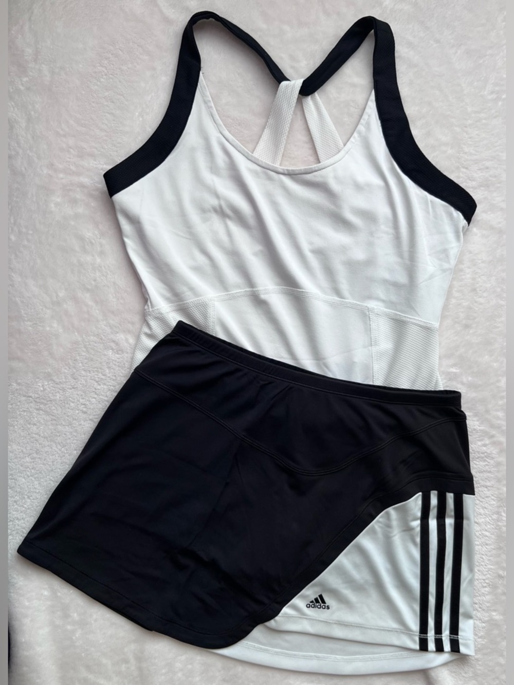 TAIL Dry-Fit Sport Top & ADIDAS Tech Performance Skirt Tennis Ensemble B&W